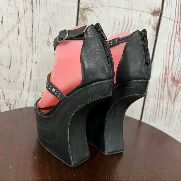 JEFFREY CAMPBELL CONTAIN Studded Black leather heelless platform sandals 7 EUC - Picture 15 of 17